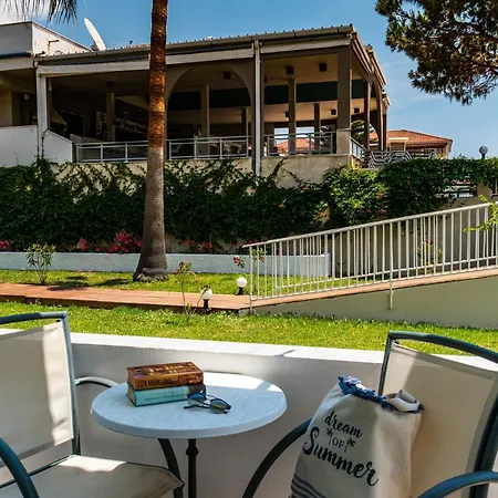 Dennys 3* Kalamákion