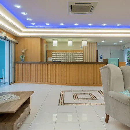 Dennys 3*